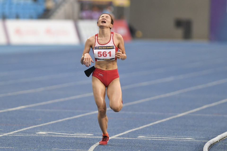 Las 17:36 (hora local) del 12 de mayo de 2023 constituye un momento inolvidable para la atleta, pues fue cuando cruzó la meta en los 10.000 metros femenino, marcando una hazaña para el atletismo de Vietnam. (Foto: VNA)