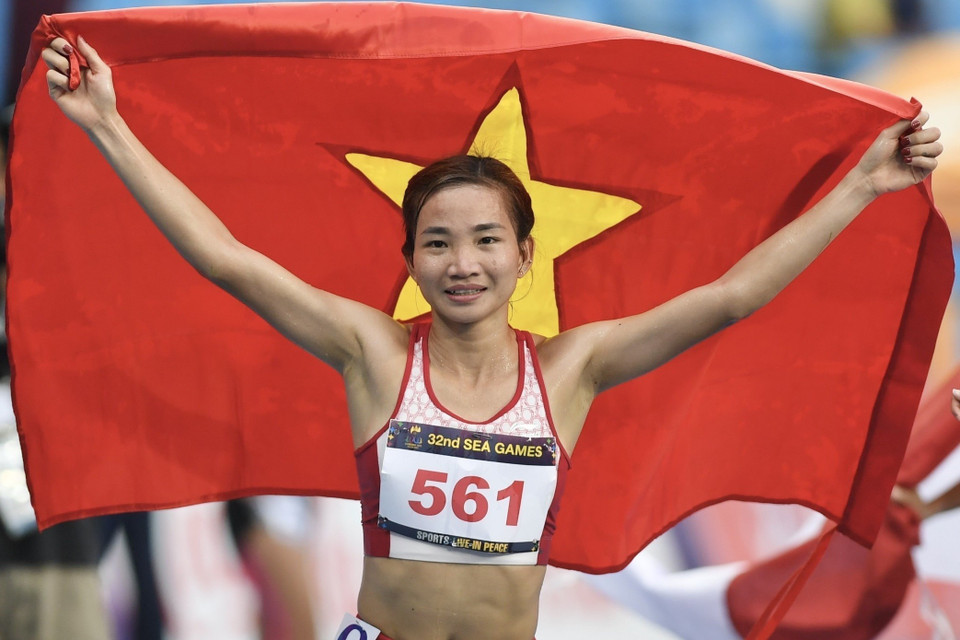 Nguyen Thi Oanh gana exitosamente el oro en atletismo en la carrera femenina de 10.000 metros, con un tiempo de 35 minutos y 11,53 segundos. (Foto: VNA)