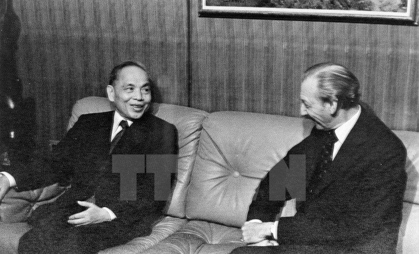 El secretario general de la ONU, K.Vanhem, se reunió con el canciller vietnamita, Nguyen Duy Trinh, el 20 de septiembre de 1977, en el marco de la 32 reunión del la Asamblea General de la ONU en Nueva York (Fuente: VNA)