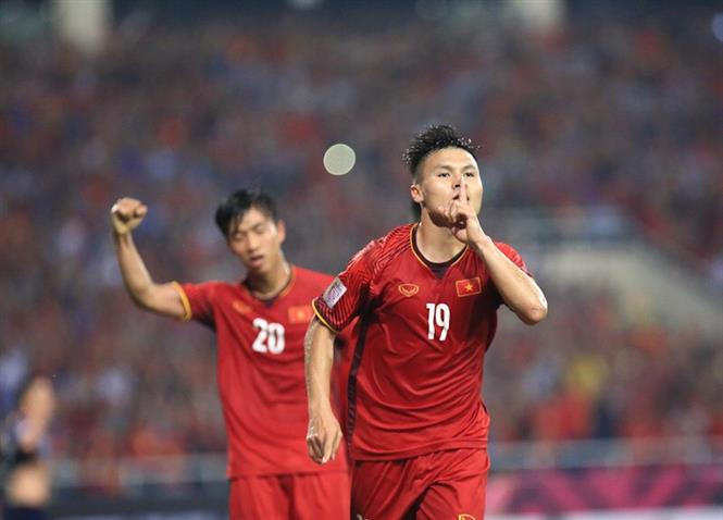 Quang Hai (número 19) celebra después de marcar el primer gol para Vietnam a los 83 minutos (Fuente: VNA)