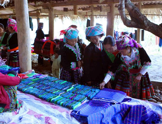 Se pueden encontrar muchos tipos de tela. (Fuente: VNA)