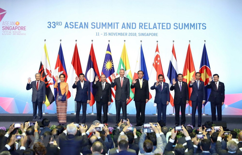 El primer ministro Nguyen Xuan Phuc y los dirigentes participantes en la Cumbre (Fuente: VNA)
