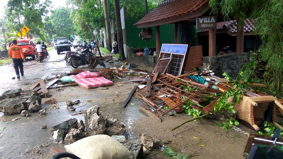 El tsunami que golpeó a las 21:30 (hora local) del sábado pasado la costa sureña de Sumatra y la isla de Java puede ser resultado de deslizamientos submarinos provocados por las actividades del volcán Anak Krakatoa. (Fuente: VNA)
