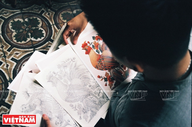 Uno de los temas de la pintura folclórica que atrae al pintor Nguyen Xuan Lam son los animales cercanos a la vida de los vietnamitas. (Fuente: VNA)