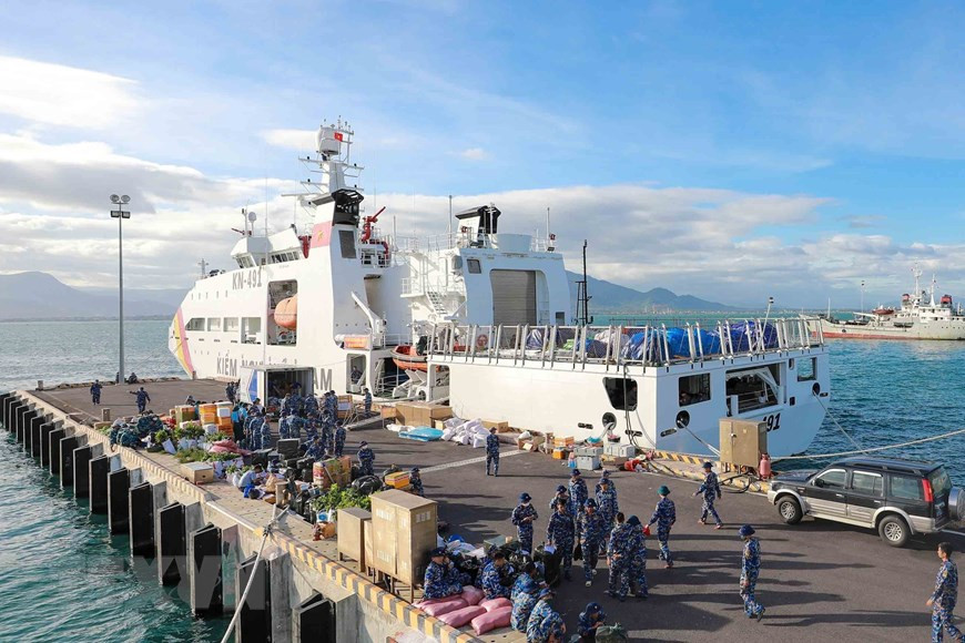 Los regalos serán llevados por los barcos a Truong Sa, con el deseo de brindarles a los soldados y residentes en ese territorio un Tet alegre y feliz. (Foto: VNA)