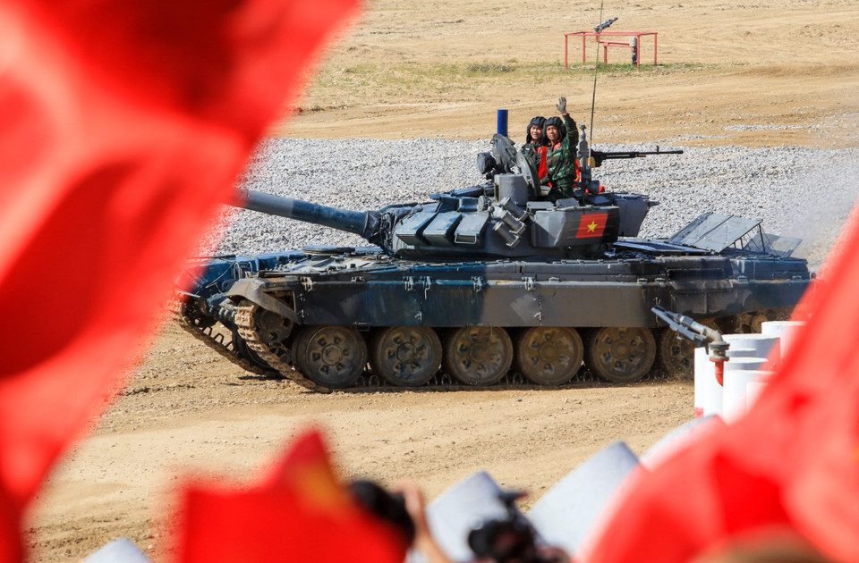 La tripulación 1 del equipo de tanque completó la prueba con un tiempo de 34 minutos 53 segundos. (Foto: VNA)
