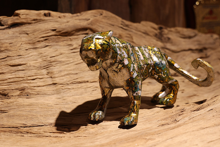 Estatua de laca de tigre con apariencia majestuosa. (Foto: VNA)