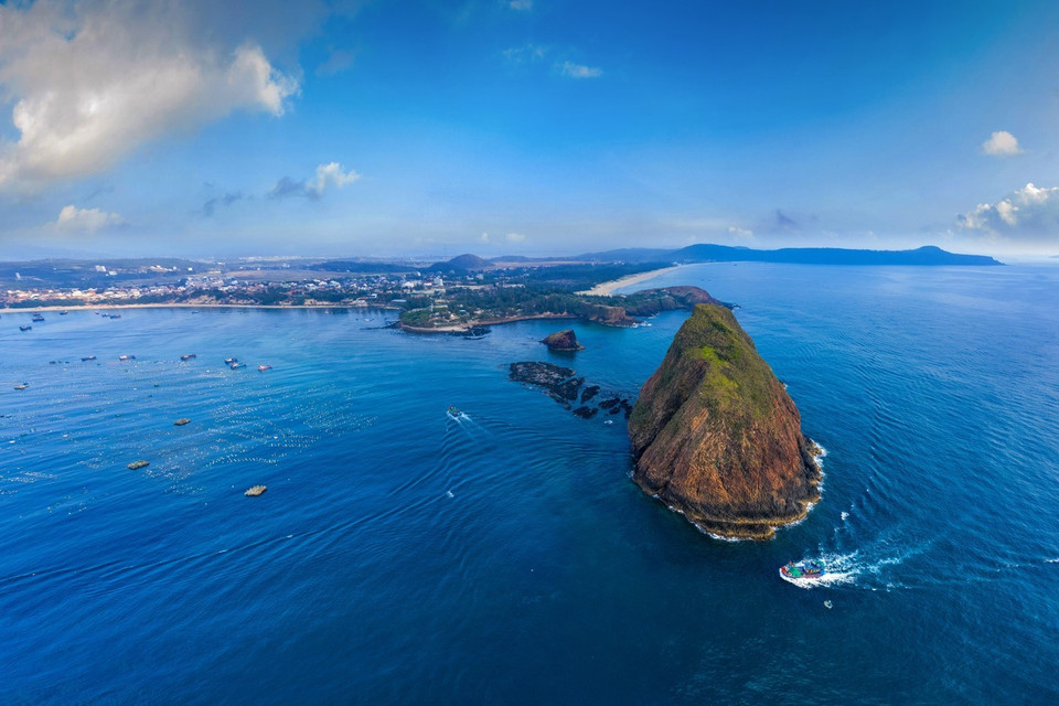 Paisaje nacional de Hon Yen, distrito de Tuy An. (Foto: VNA)