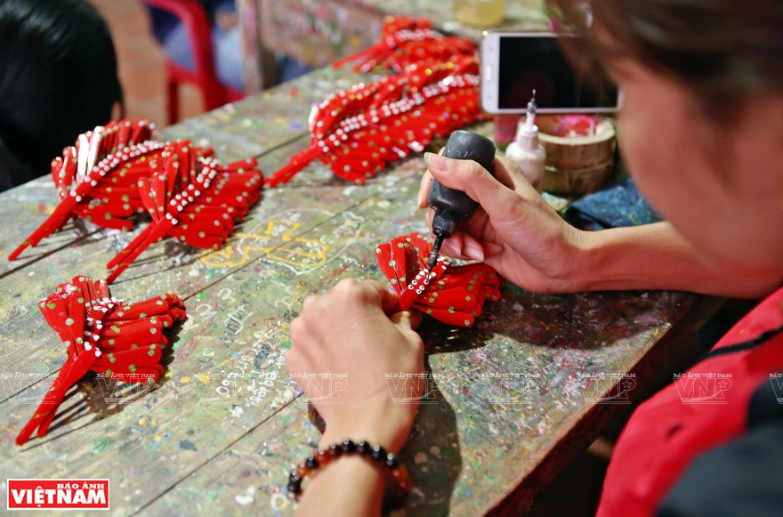 El artesano debe ser paciente, meticuloso y cuidadoso para que los detalles armonicen entre sí. (Foto: Revista Vietnam)