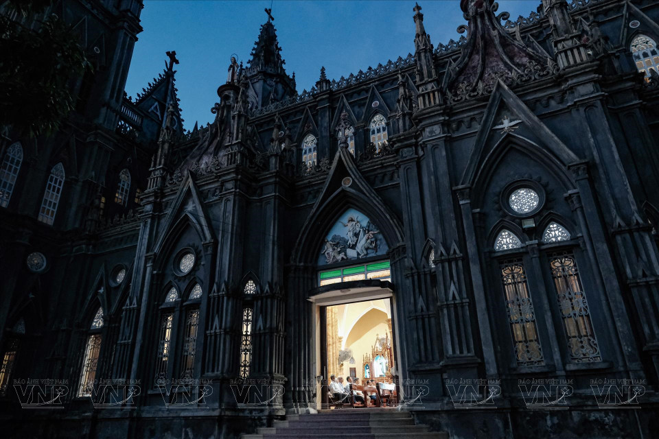 Una ceremonia al final de la tarde de pobladores de la parroquia de Hung Nghia. (Foto: Revista Vietnam)