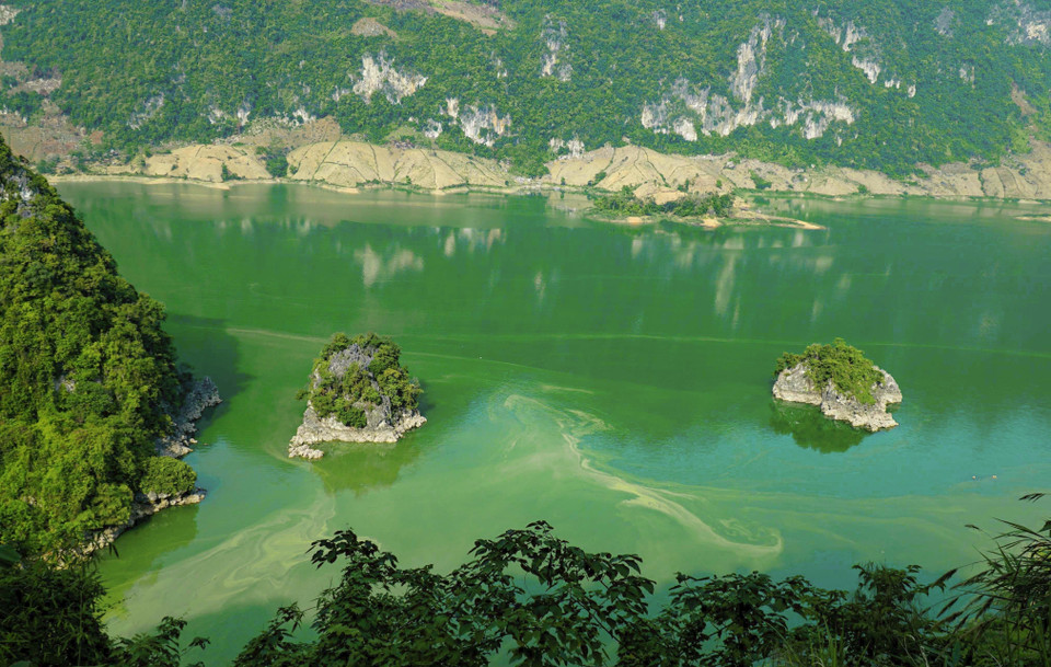 Paisaje del lago de Song Da en la comuna de Huoi So, distrito de Tua Chua. Foto: VNA