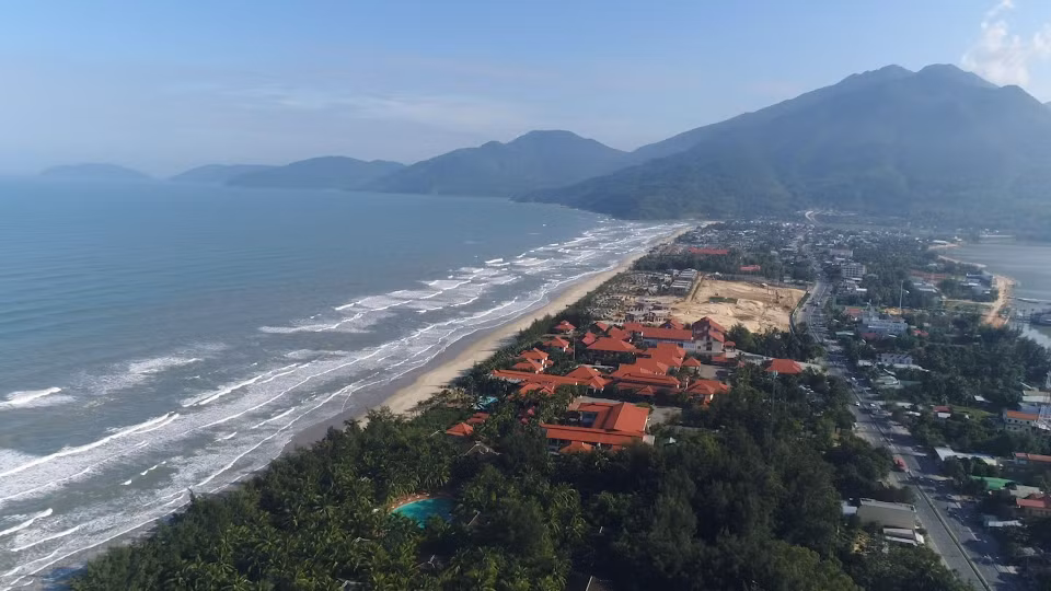 La bahía de Lang Co vista desde arriba. (Foto: VNA)