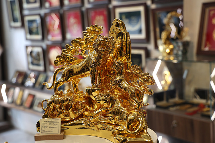 La estatua del tigre dorado tiene varios significados: alegría, felicidad, longevidad y paz. (Foto: Noticias/VNA)