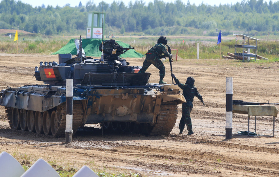 La tripulación 1 instaló ametralladoras para realizar el ejercicio de tiro al blanco No. 9. (Foto: VNA)
