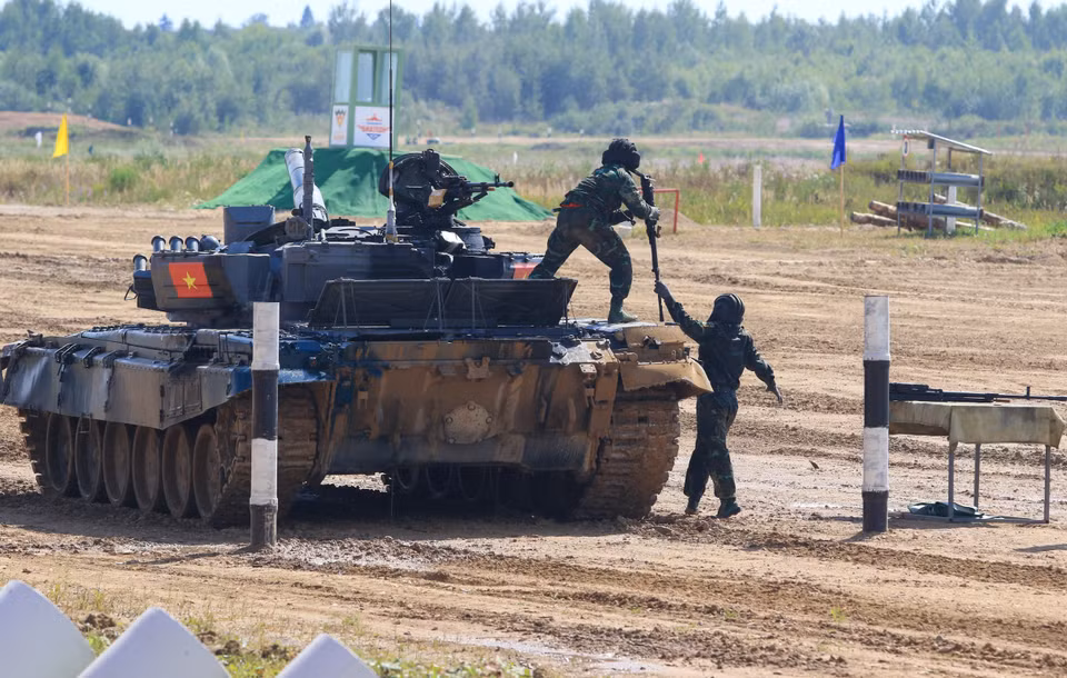La tripulación 1 instaló ametralladoras para realizar el ejercicio de tiro al blanco No. 9. (Foto: VNA)