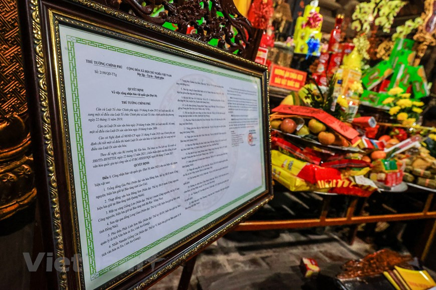 La pagoda Keo resalta entre los santuarios budistas en el delta del Rio Rojo por su estructura original de madera. Es realmente una obra artística muy representativa de la arquitectura nacional. La pagoda, se sitúa en la comuna de Duy Nhat, del distrito de Vu Thu, a 15 kilómetros del centro de la ciudad de Thai Binh. Fue edificada hace 400 años, según los cánones arquitectónicos tradicionales de entonces para las construcciones de culto. Hasta hoy mantiene sus 17 obras compuestas por 128 espacios. Los tres lagos en su patio, uno delante de la puerta interior y otros dos en ambos lados del templo principal, crean un entorno fresco y acogedor. (Foto: Vietnamplus) 