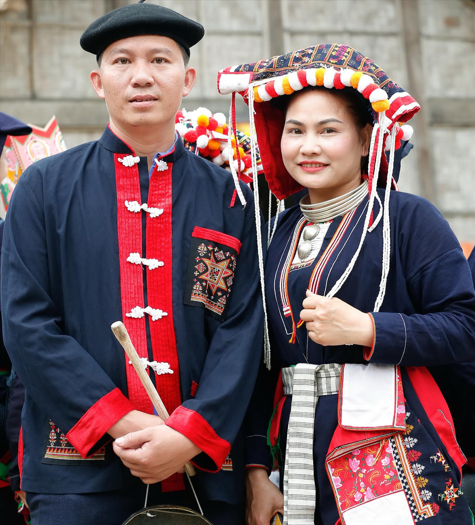 Los trajes tradicionales son una de las bellezas del grupo Dao Quan Chet.
