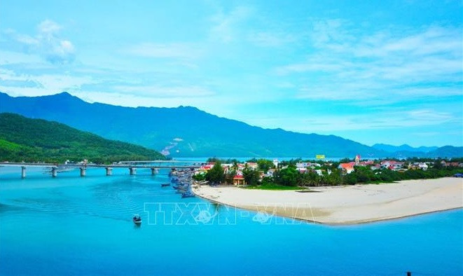 La bahía de Lang Co, un atractivo destino turístico de verano. (Foto: VNA)
