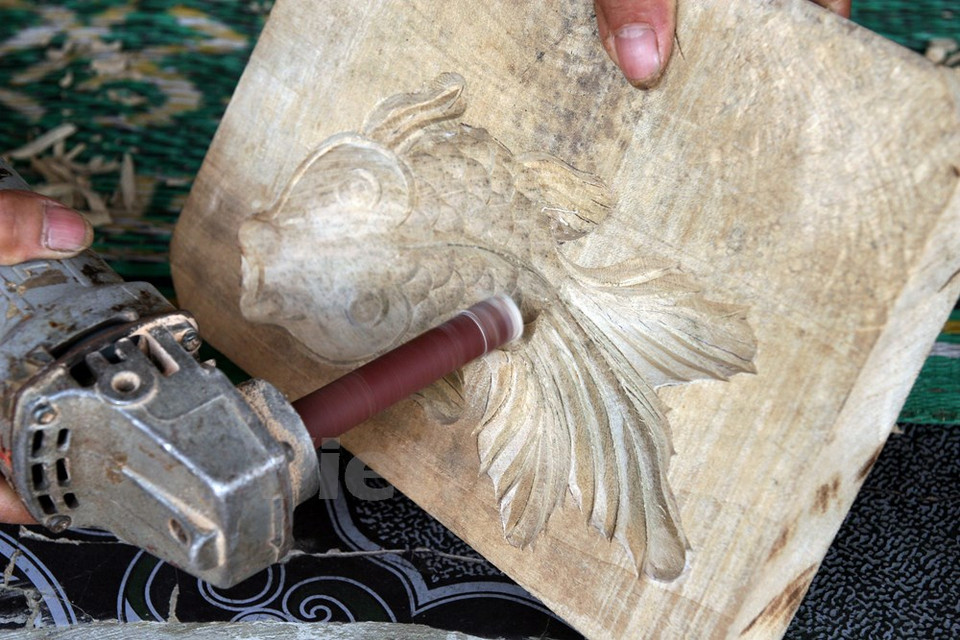 La madera debe ser fácil de grabar y resistente a los insectos y hongos, con aceptable precio. (Fuente: VNA)