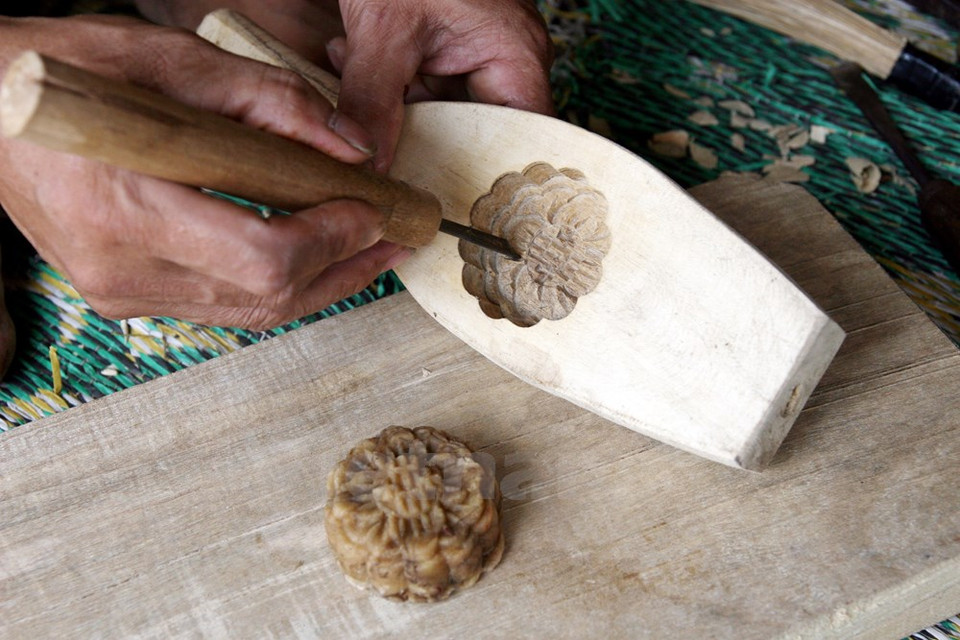 Los clientes pueden elegir la forma y motivos del molde. (Fuente: VNA)