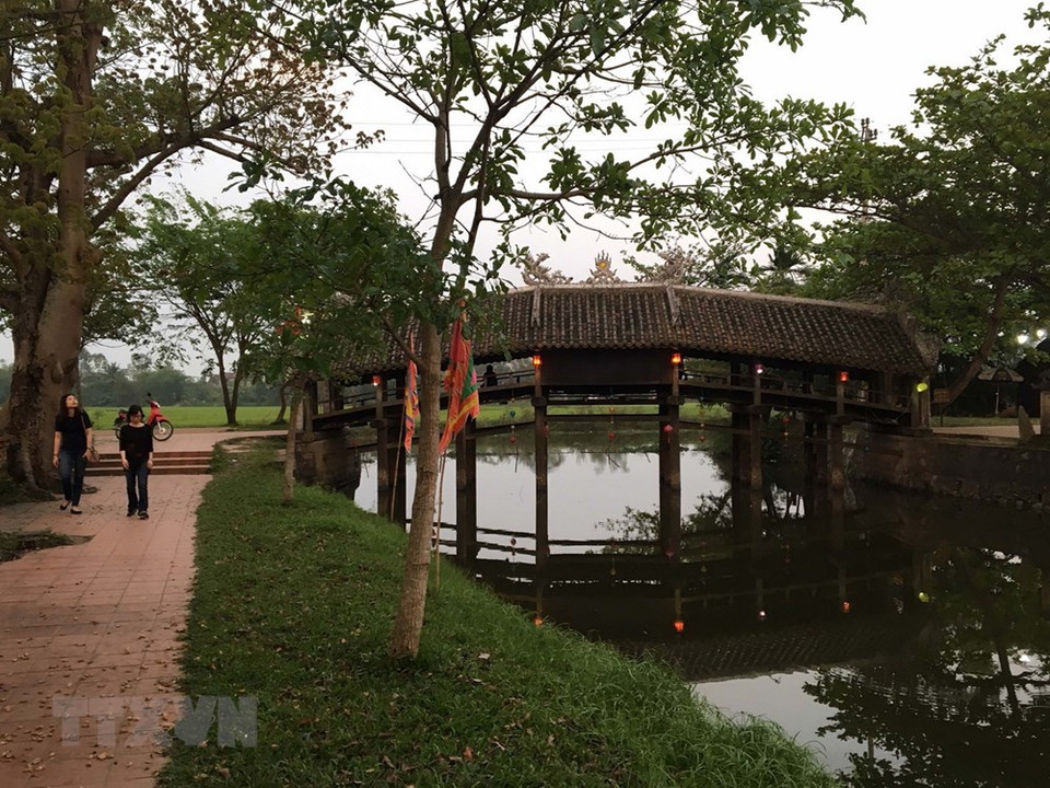 El puente con tejado de tubo de azulejo de Thanh Toan (Fuente:VNA)
