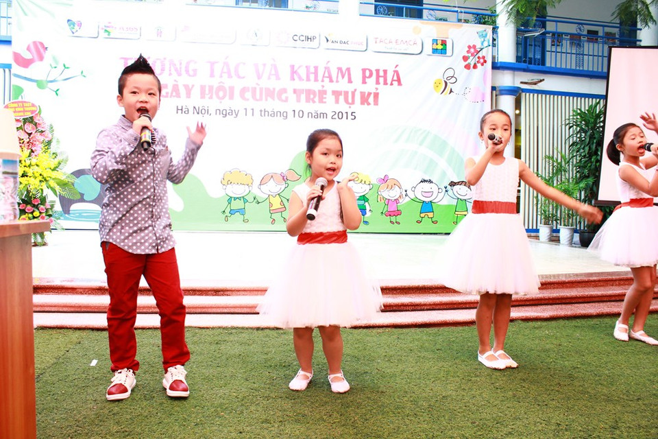 Niños muestran talentos como cantar, bailar,… (Fuente: VNA)