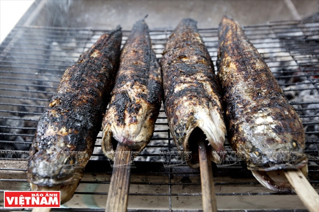 Pescados Chinnidae a la parrilla, una de las delicias del delta del Mekong. Foto: Dang Kim Phuong