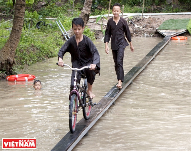 Estudiantes disfrutan sus vacaciones de verano en Ben Tre. Foto: Dang Kim Phuong