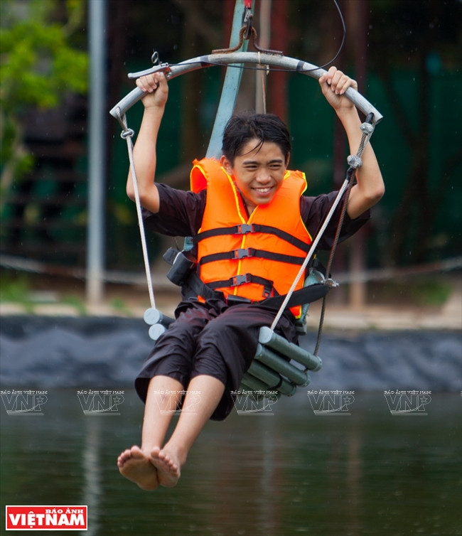 Cruzar el río con un sistema de poleas es una experiencia increíble. Foto: Nguyen Luan