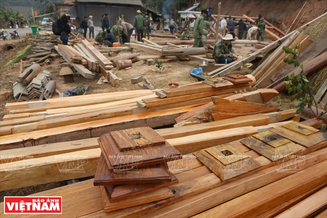 Plantillas de madera para las columnas (Fuente: VNA)