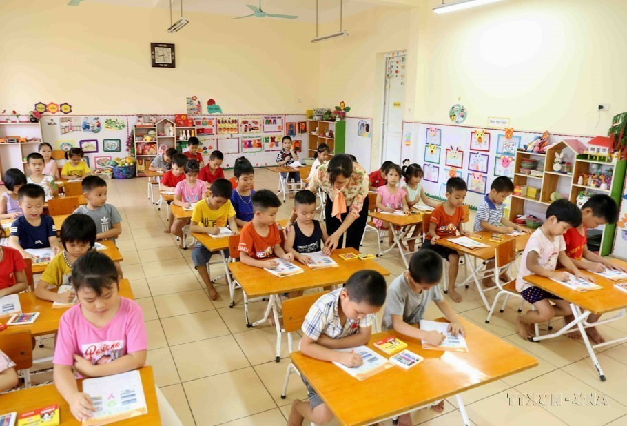 Una clase en el jardín de infancia Ba Trai A en la comuna de Ba Trai del distrito de Ba Vi, construida a estándares de nueva ruralidad. (Fuente: VNA)