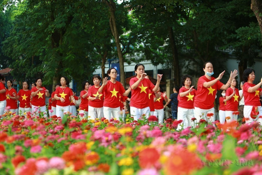 Hanoi es una ciudad pacífica que atrae muchos turistas e inversionistas, no sólo por sus paisajes y la cultura tradicional, sino también por la seguridad, amabilidad y hospitalidad de su gente. (Fuente: VNA)