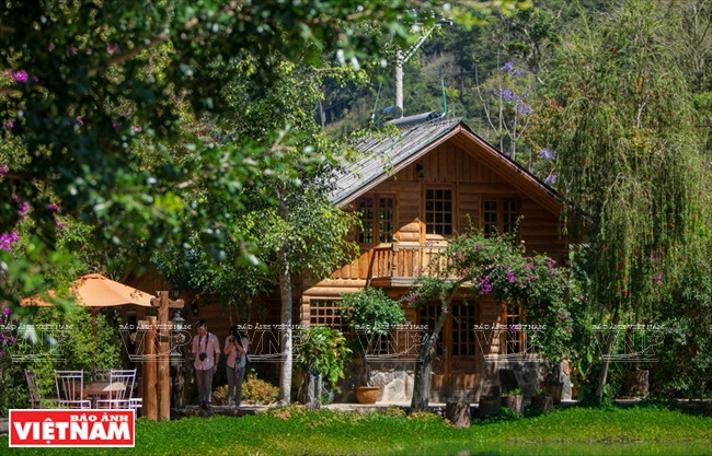 El hostal tiene una arquitectura típica y amigable con la naturaleza. 