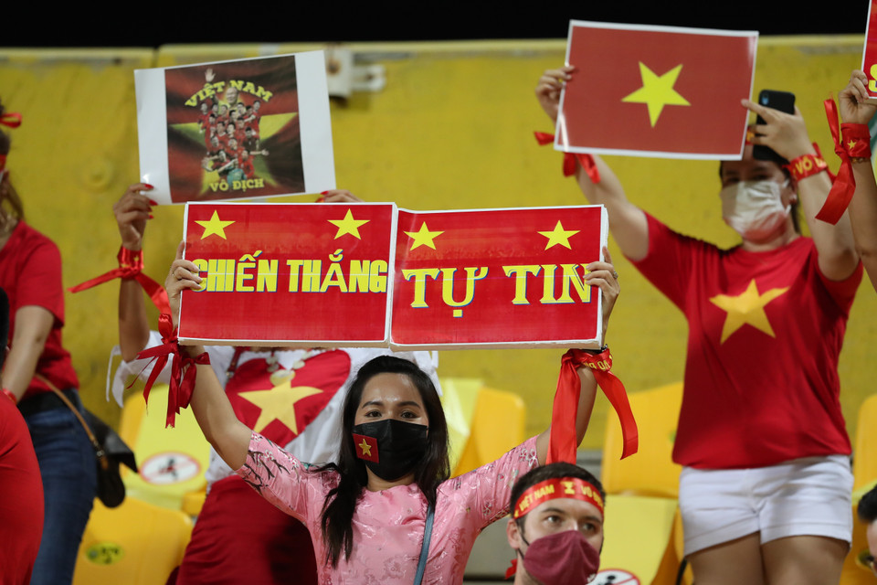 Aficionados vietnamitas en el estadio de Zabeel. (Foto: Hoang Linh, reportero de VNA en los Emiratos Árabes Unidos)