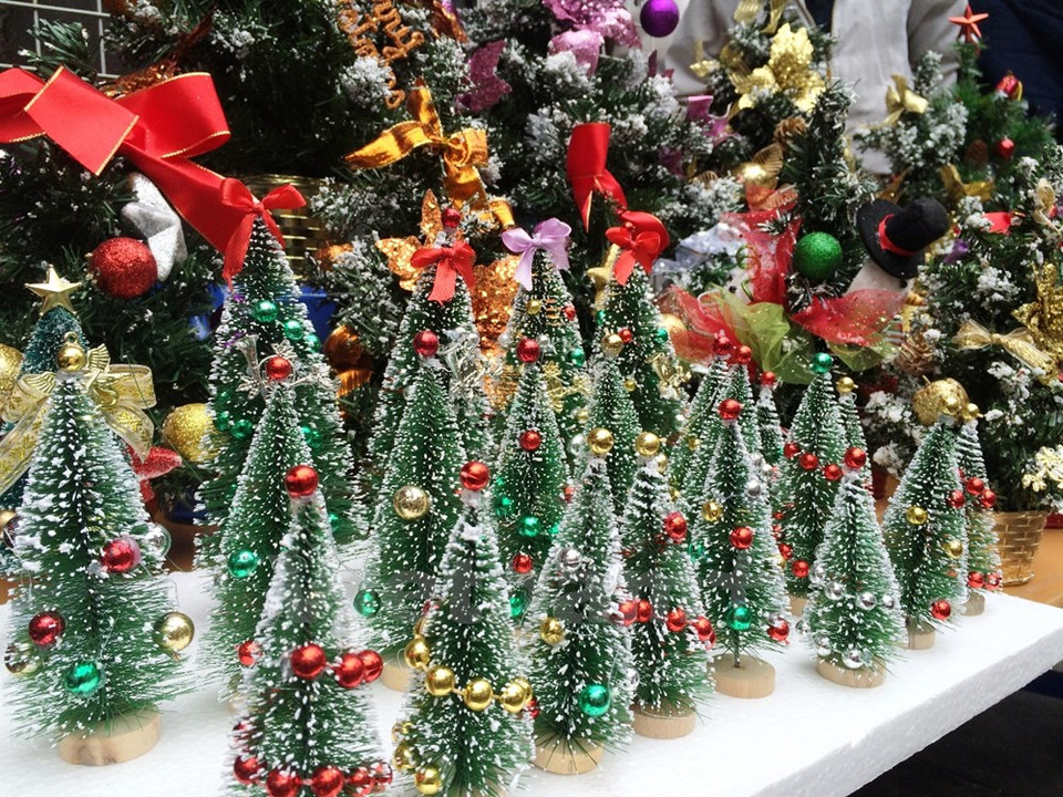 Árboles navideños de mesa (Fuente: VNA)