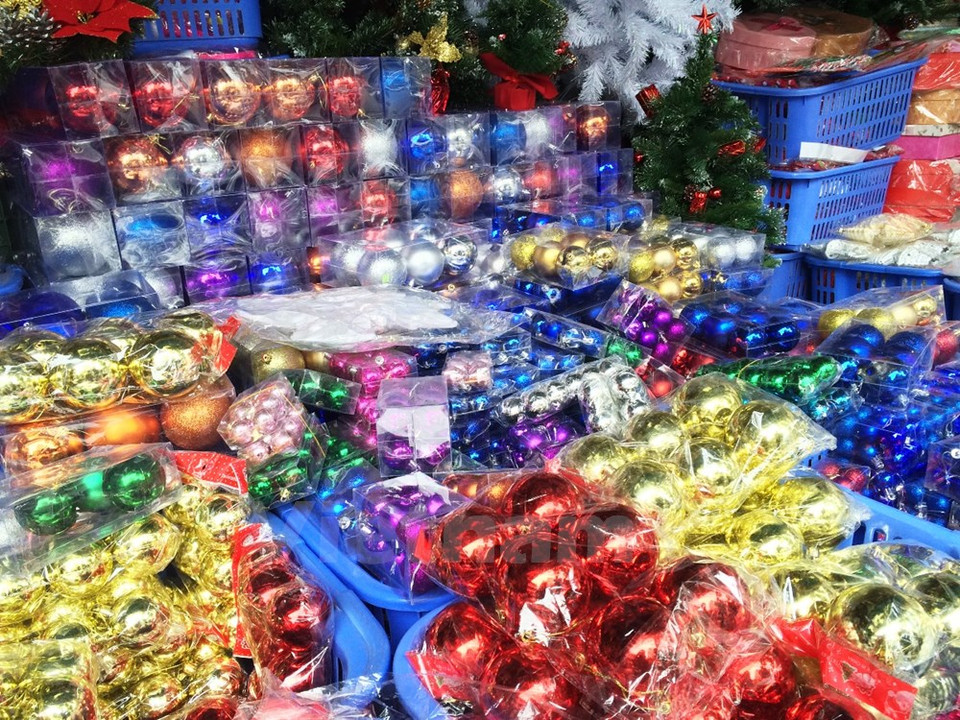 Ornamentos para árboles de Navidad (Fuente: VNA)