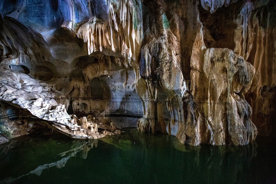 La belleza del sistema de estalactitas en la cueva de Thac Bo. (Foto VNA)