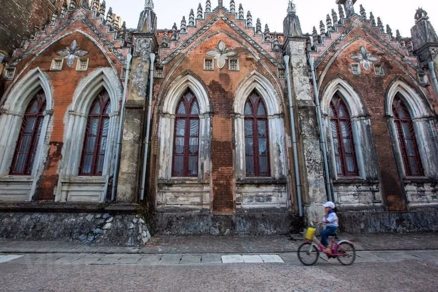 En 2010, la Santa Sede con la Orden de la Congregación de Culto Divino elevó a la Iglesia So Kien a la cuarta basílica en Vietnam. (Foto: VNA)