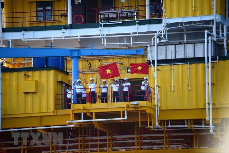 Militares del DK1 dan la bienvenida al buque Truong Sa 19 en enero de 2019 (Foto: VNA)