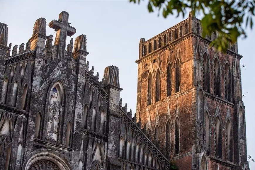 El campanario de la iglesia tiene un peso de casi 2,5 toneladas. (Foto: VNA)
