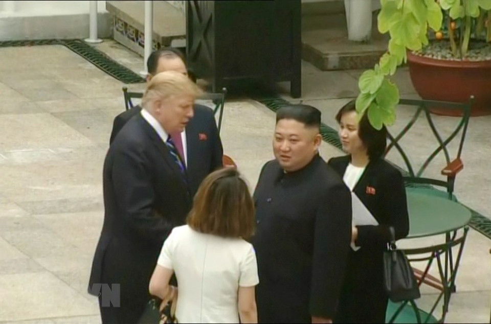 Presidente estadounidense, Donald Trump, y el líder norcoreano, Kim Jong-un, en el hotel Sofitel Legend Metropole Hanoi antes de la reunión ampliada el 28 de febrero de 2019, en marco de la segunda Cumbre EE.UU.-RPDC. (Fuente: VNA)