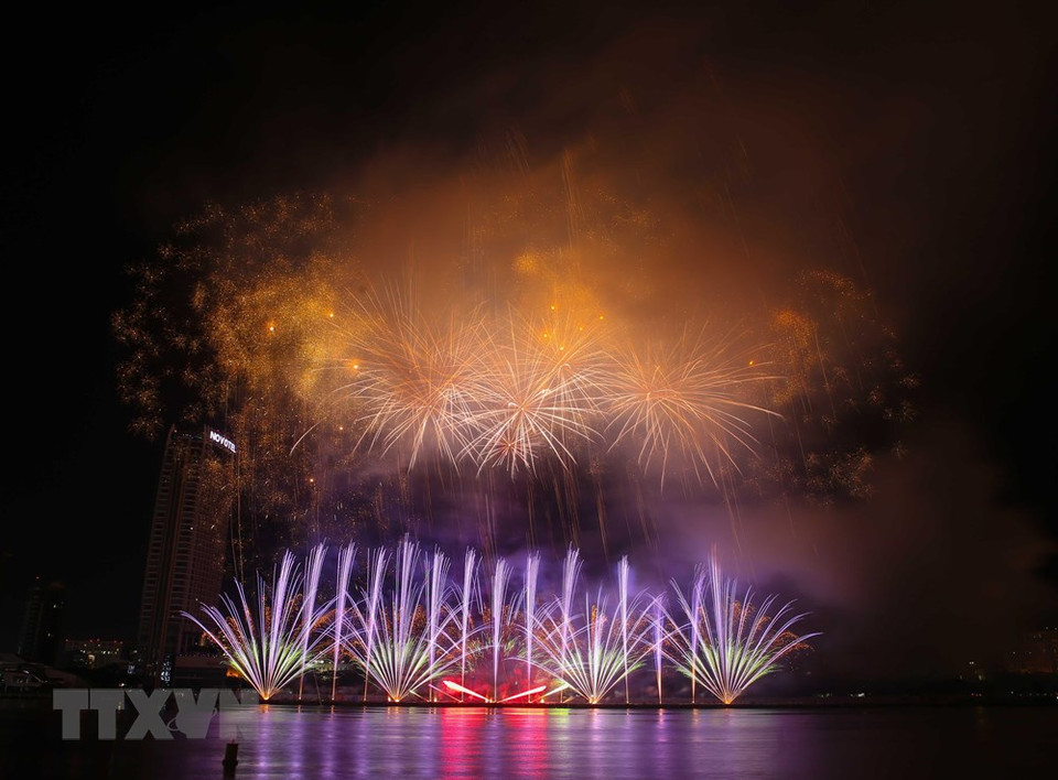 Fuegos artificiales del equipo de Vietnam. (Foto: VNA)