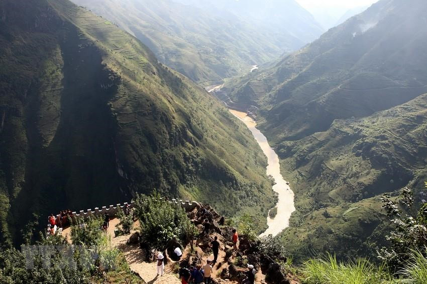Río Nho Que desde el pico Ma Pi Leng en Ha Giang. (Foto: VNA)