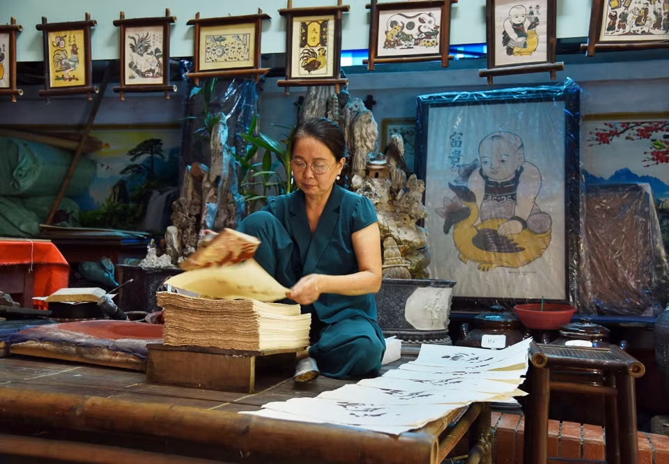 Los artesanos de Dong Ho utilizan los moldes de madera para imprimir las pinturas. Cada molde representa un determinado color para “imprimir” la pintura. En ese sentido, cada cuadro puede contar con entre dos y cinco moldes. (Fuente: VNA)