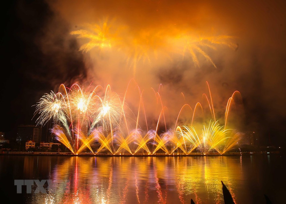 Fuegos artificiales del equipo ruso. (Foto: VNA)