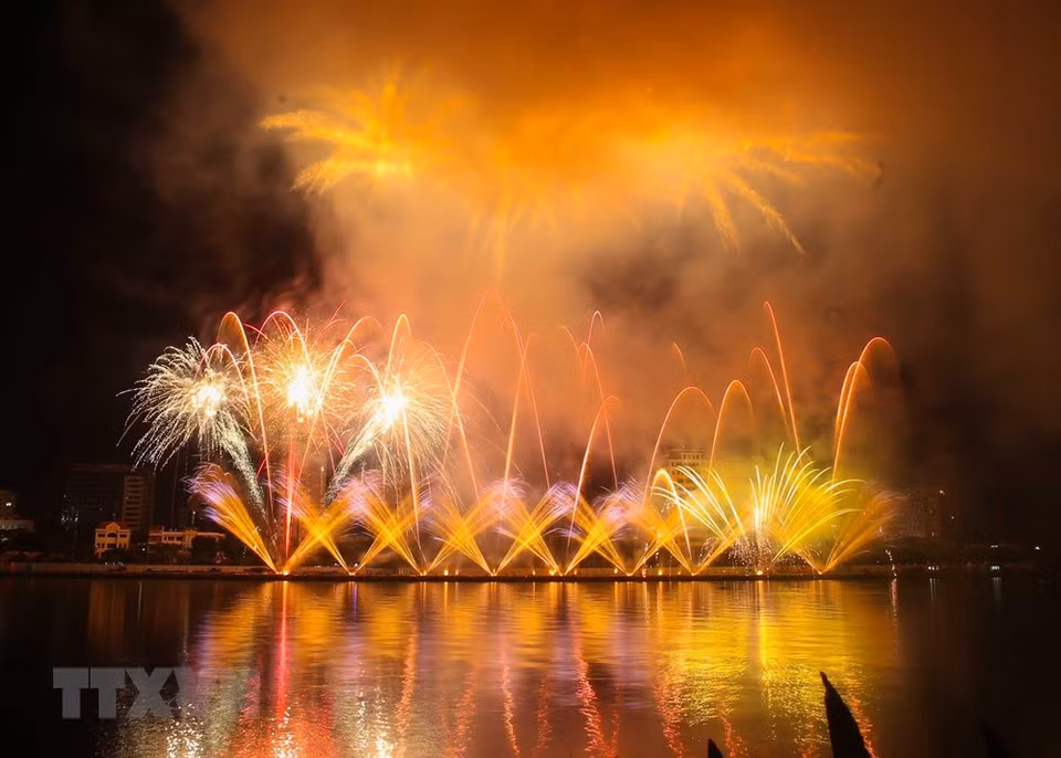 Fuegos artificiales del equipo ruso. (Foto: VNA)
