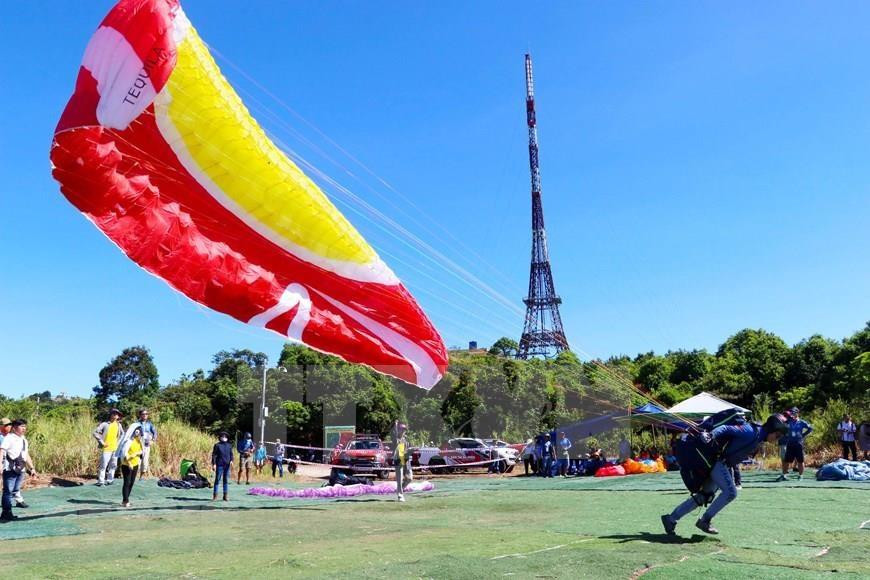 Los atletas comienzan la competencia en la península de Son Tra, uno de los destinos turísticos más famosos de Vietnam. (Foto: VNA)