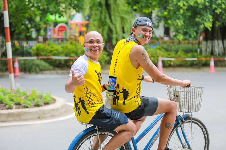 Desde acciones muy simples como negarse a usar pajitas y bolsas pláticas, traer una taza para comprar bebidas, bolsa o caja para comprar comida para evitar el uso de productos plásticos. (Foto: VNA)