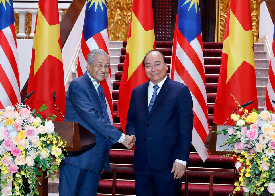 Primer ministro vietnamita, Nguyen Xuan Phuc, y su par malasio, Mahathir Mohamad, en una conferencia de prensa tras las conversaciones oficiales en Hanoi (Fuente: VNA)