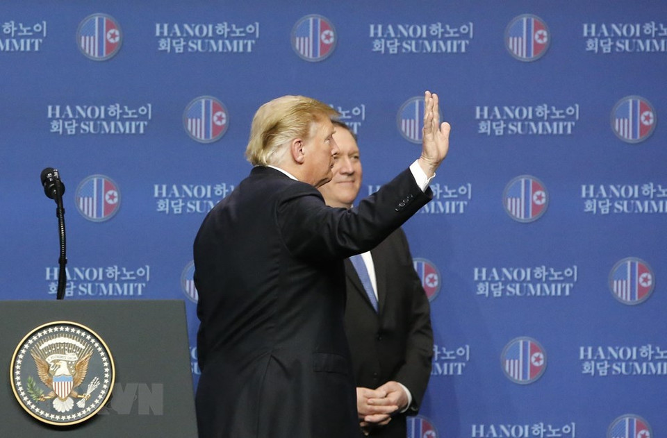 El presidente de los Estados Unidos, Donald Trump, termina la conferencia de prensa. (Foto: VNA)